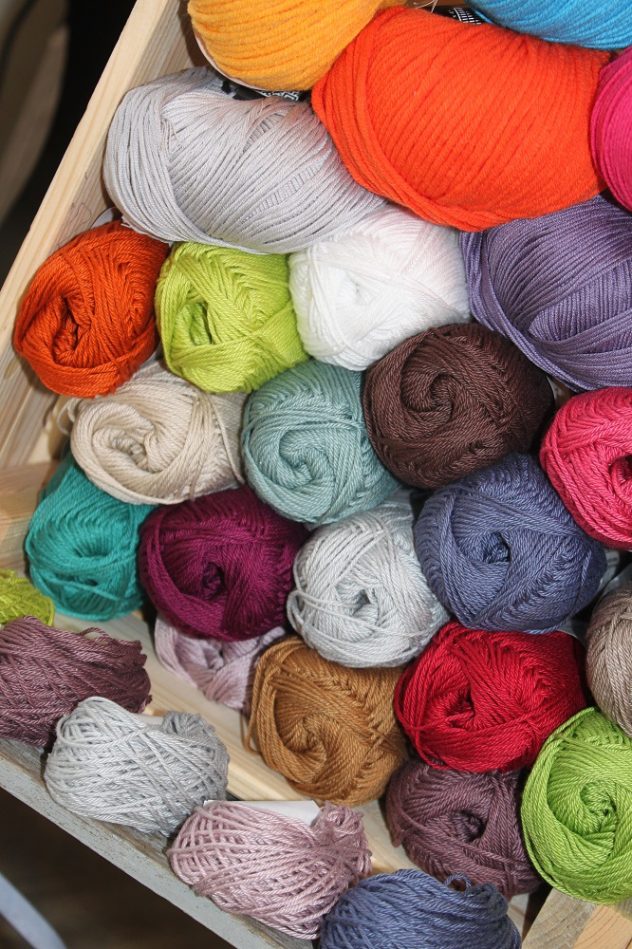des cotons à tricoter multicolore