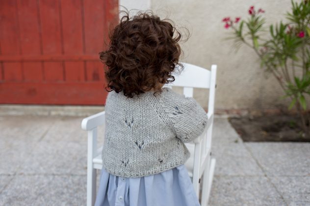 Boléro-tricoté-main-pour-petite-fille-18-24-mois.jpg