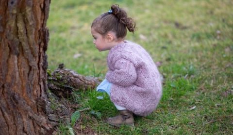 manteau demi saison tricoté main pour petite fille