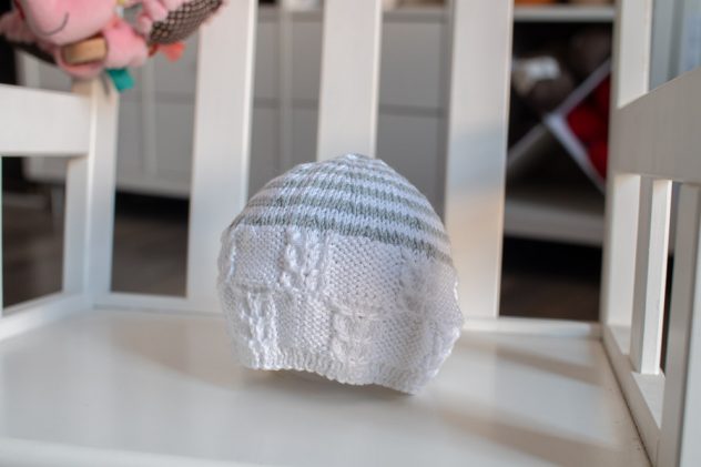 Surprise Bonnet de naissance tricoté main pour la maternité