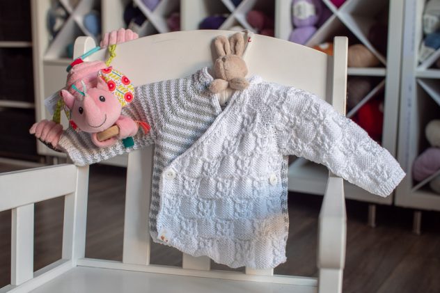 Surprise cache-coeur naissance -1 mois tricoté pour la maternité