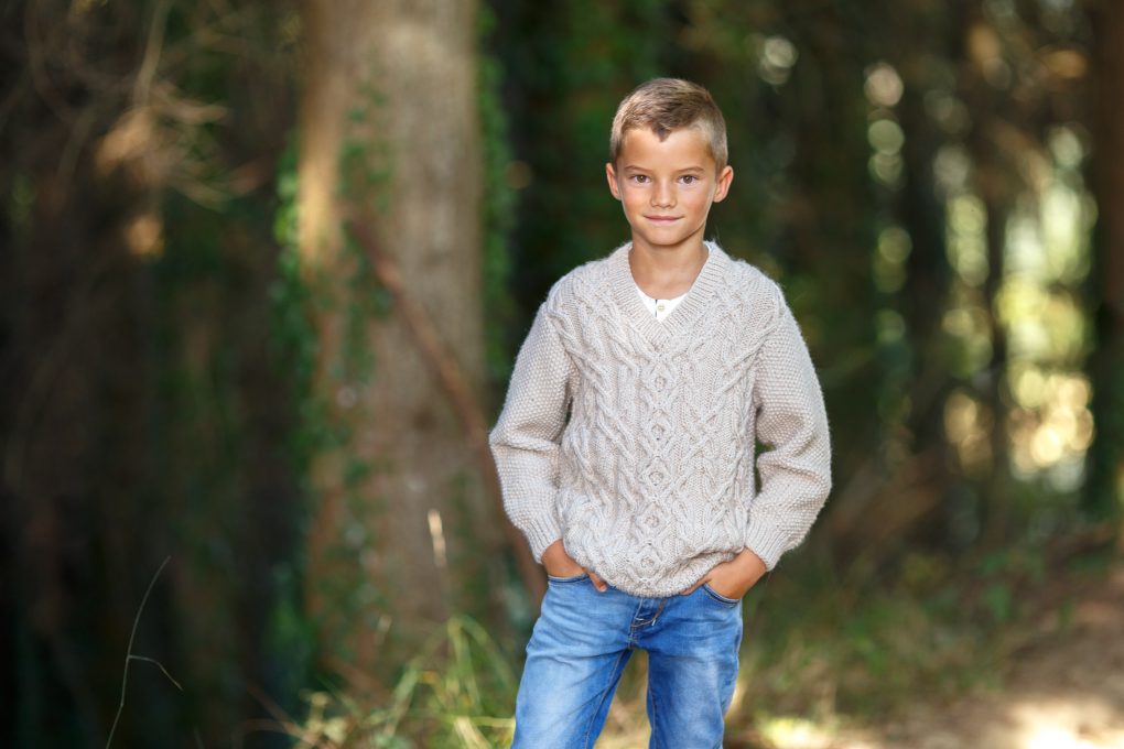 Automne-Moi-pull-enfant-tricoté-main-en-Carpe-Diem-de-Lang-Yarns.