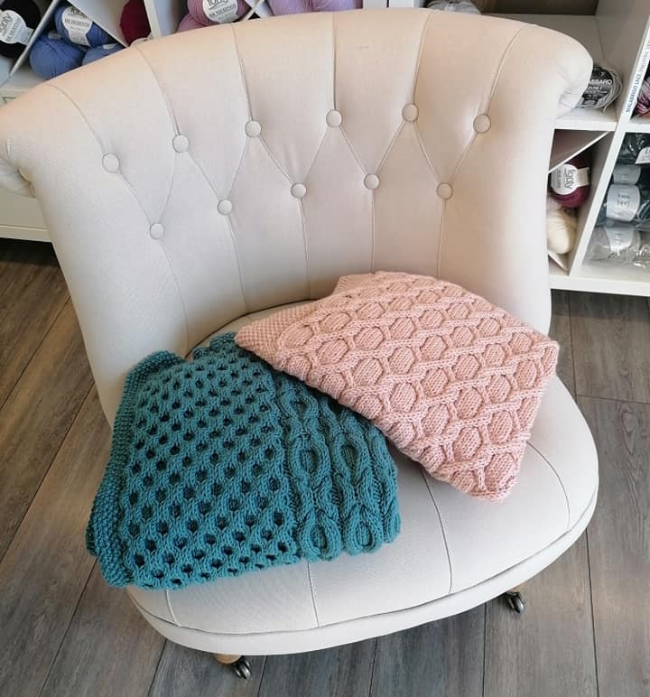 couverture pour bébé tricotée en aubusson de fonty ou en mérinos + de Lang yarns 