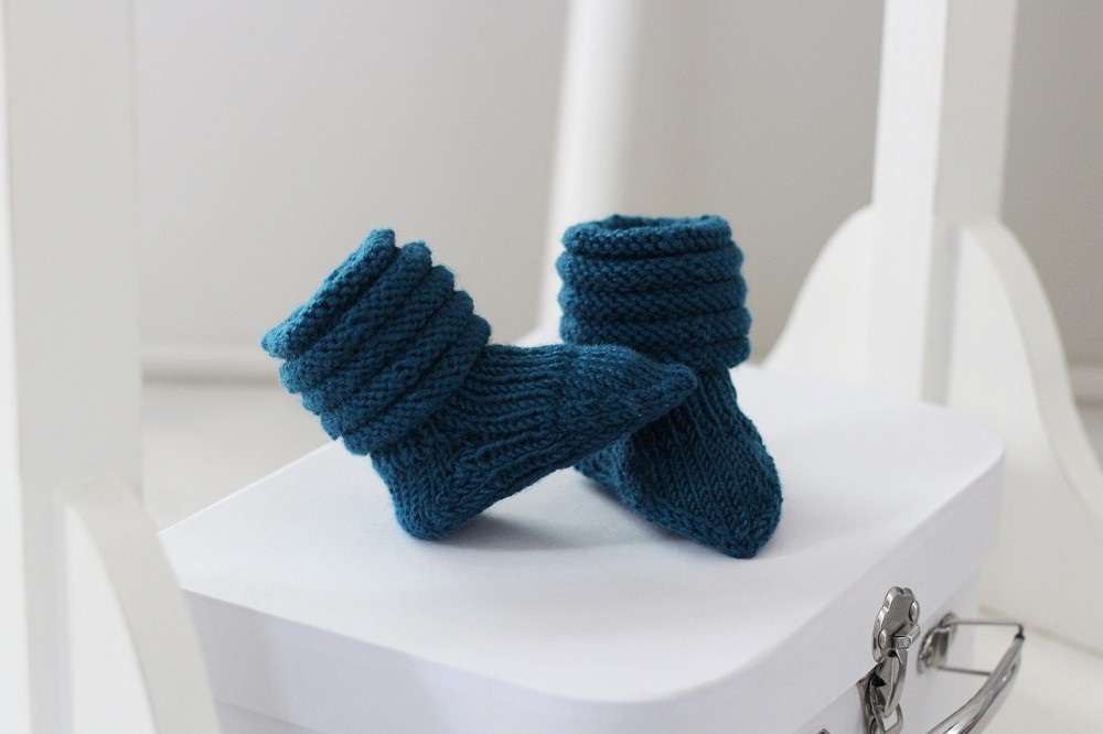 Chaussettes-pour-bébé-tricotées-au-point-de-godron